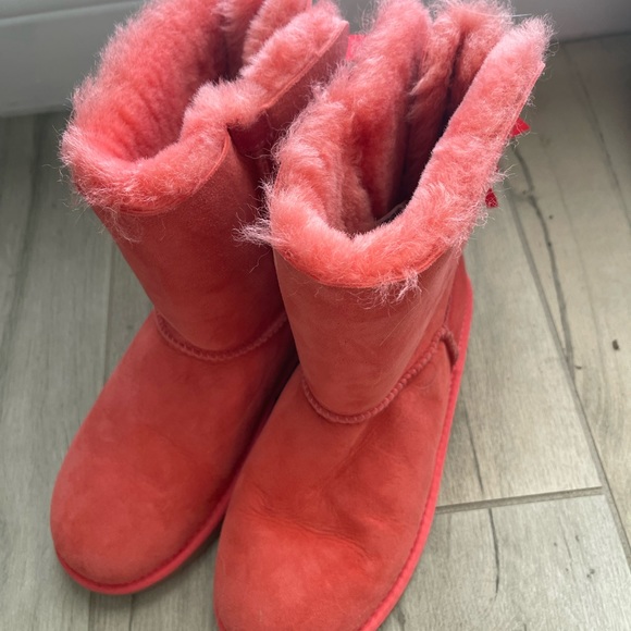 New UGG Bailey Bow 3280Y Coral Suede Size 6 Youth (Fits Women Sz 8) Winter Shoes - Picture 3 of 4